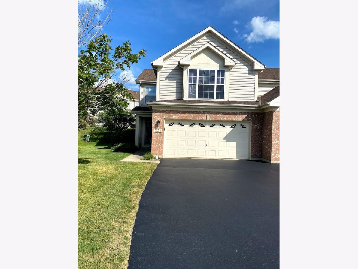 Homes & Townhomes Rented Algonquin Lakes Algonquin Illinois, 321 Lake Gillilan