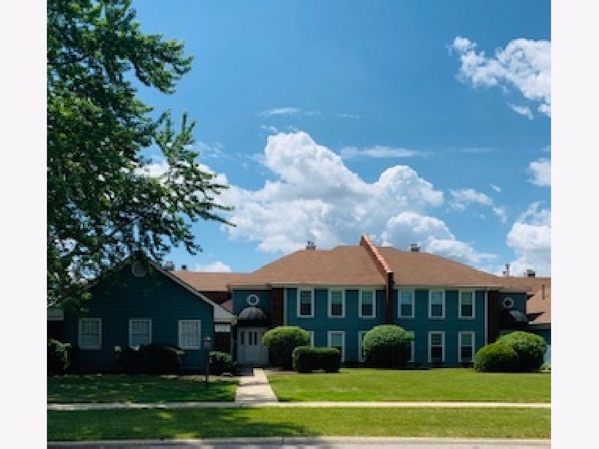 Condos & Townhomes Rented Willowbend Naperville Illinois, 5S575 Paxton