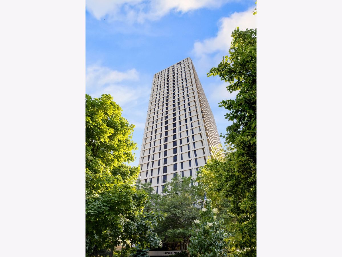 Condominiums Sold Lincoln Park Towers Chicago Illinois, 1960 Lincoln Park West