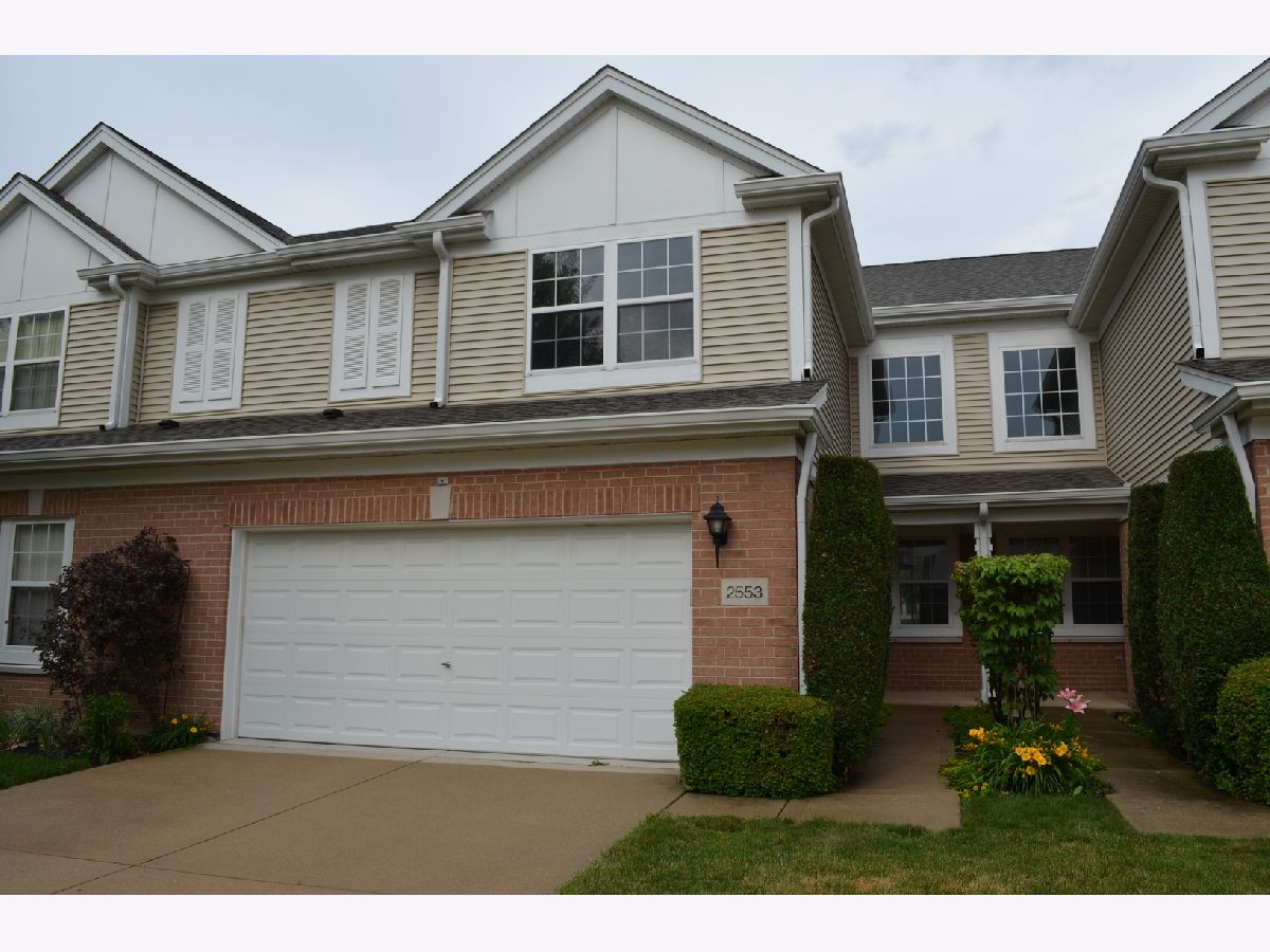 Townhomes & Homes Rented Westchester Woods Westchester Illinois, 2553 Camberley