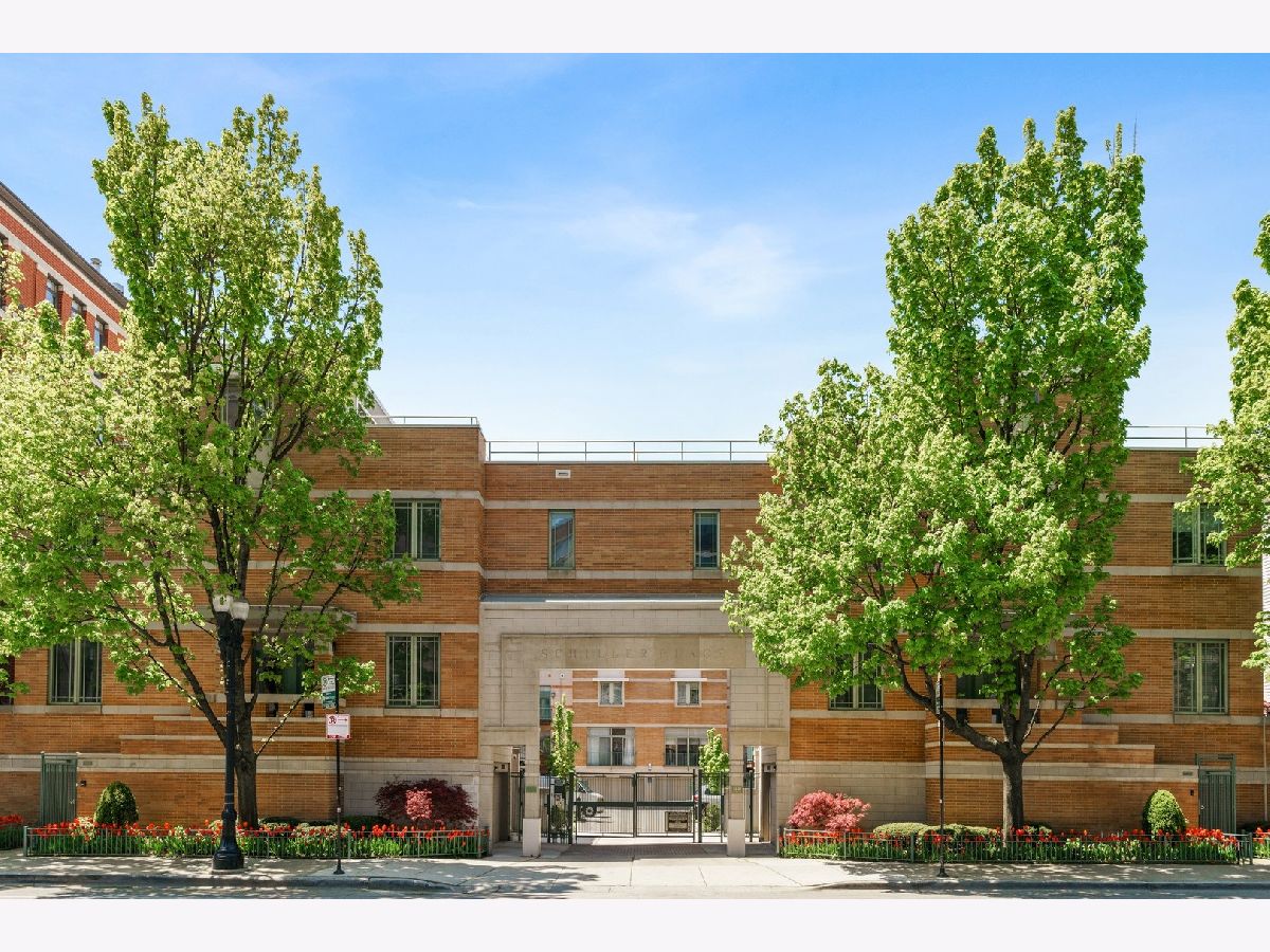 Townhomes Rented Schiller Place Chicago Illinois, 1401 Wieland