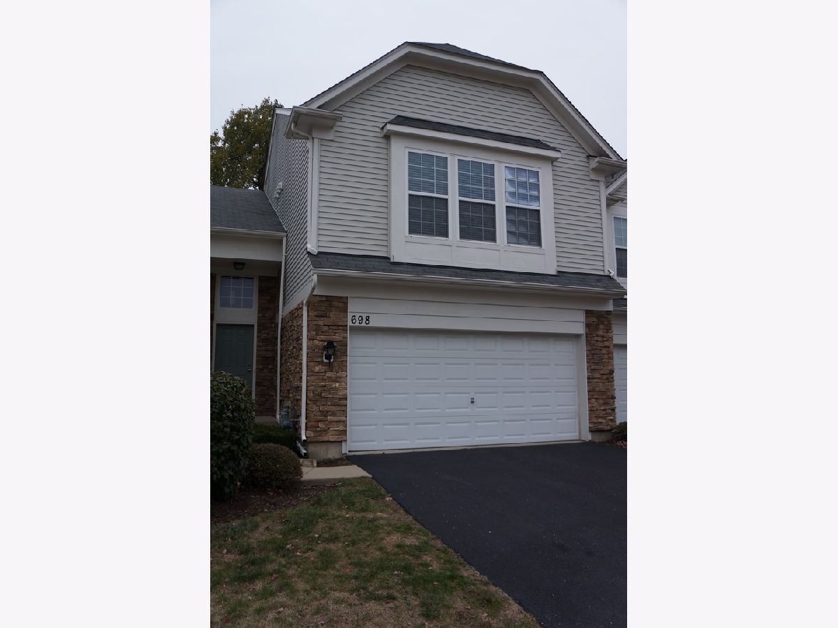 Townhomes Rented Lakeside Pointe Crystal Lake Illinois, 698 Pointe