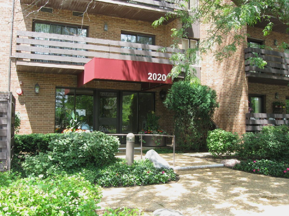 Condominiums Rented Valley Lo Towers Glenview Illinois, 2020 Chestnut