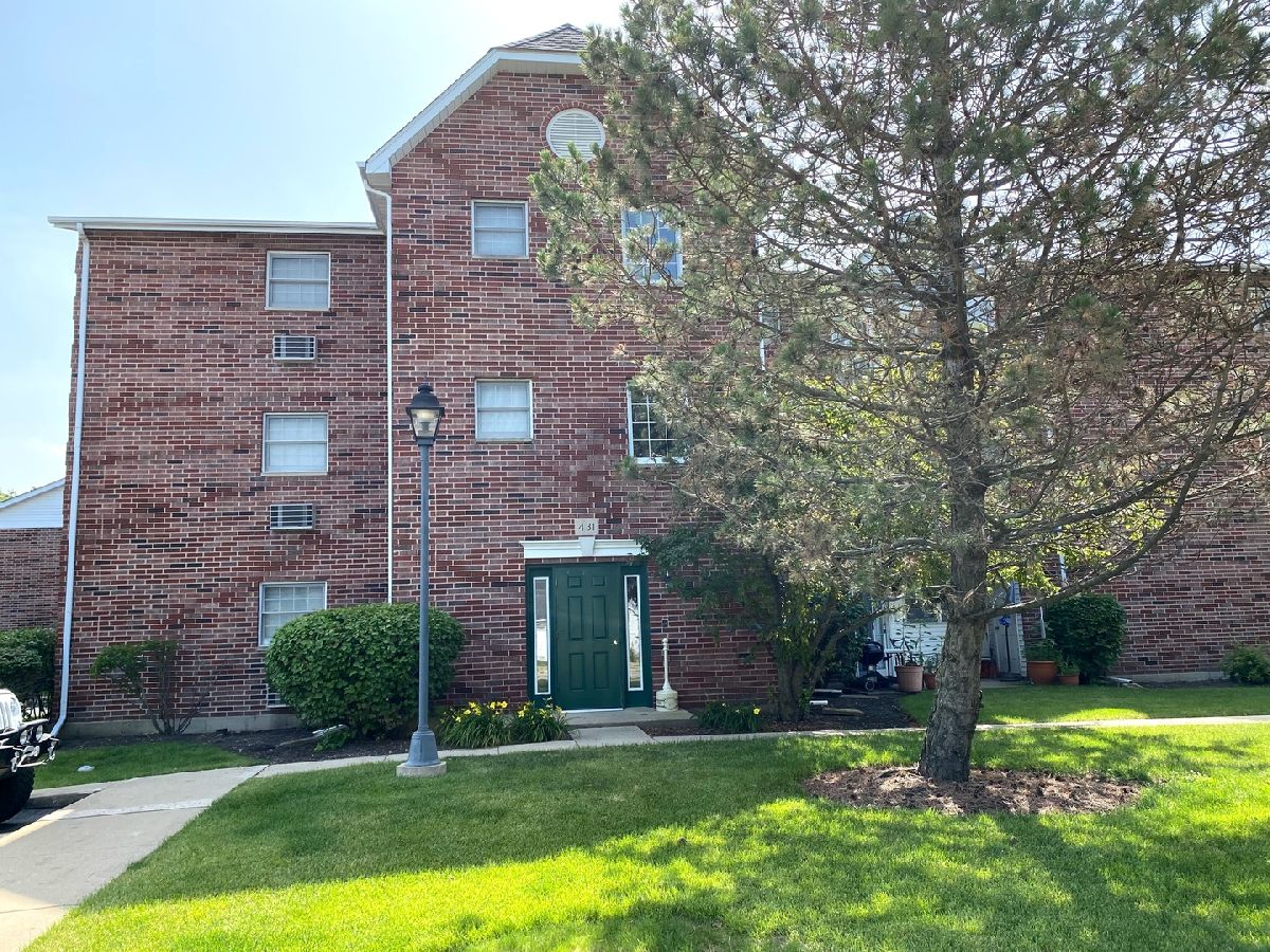 Condominiums Rented Country Club Manor Woodstock Illinois, 431 Leah