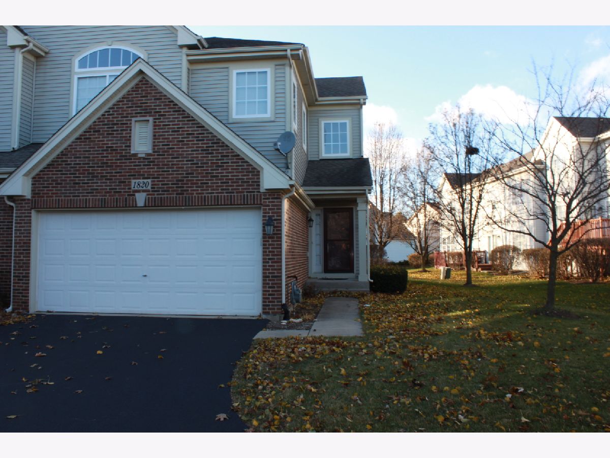 Townhomes & Condos Rented Canterbury Fields Hoffman Estates Illinois, 1820 Maureen