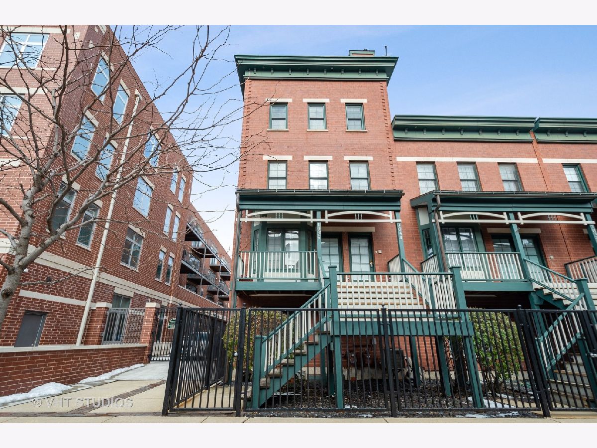 Townhomes Sold Carmichael Place Chicago Illinois, 1034 Monroe