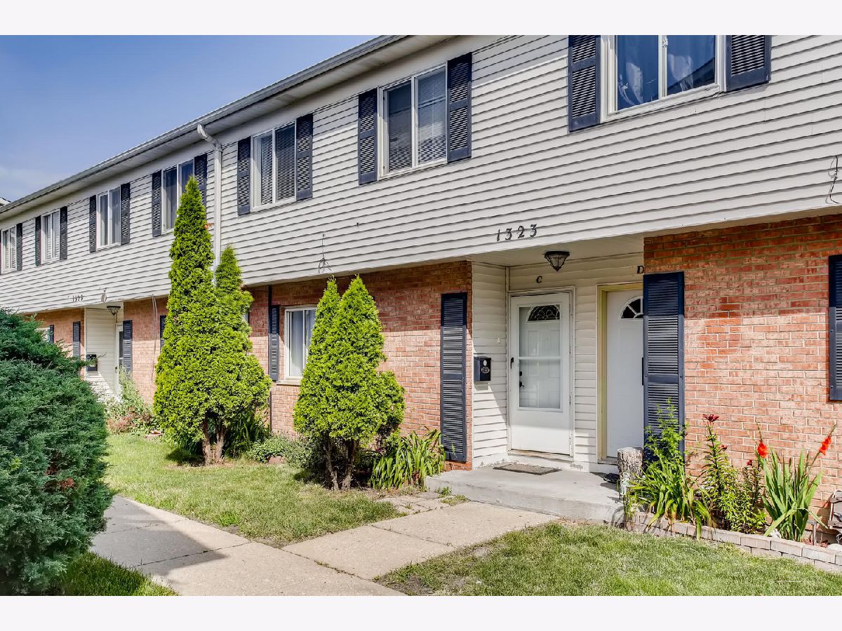 Townhomes & Condos Sold Randall West Aurora Illinois, 1323 Monomoy