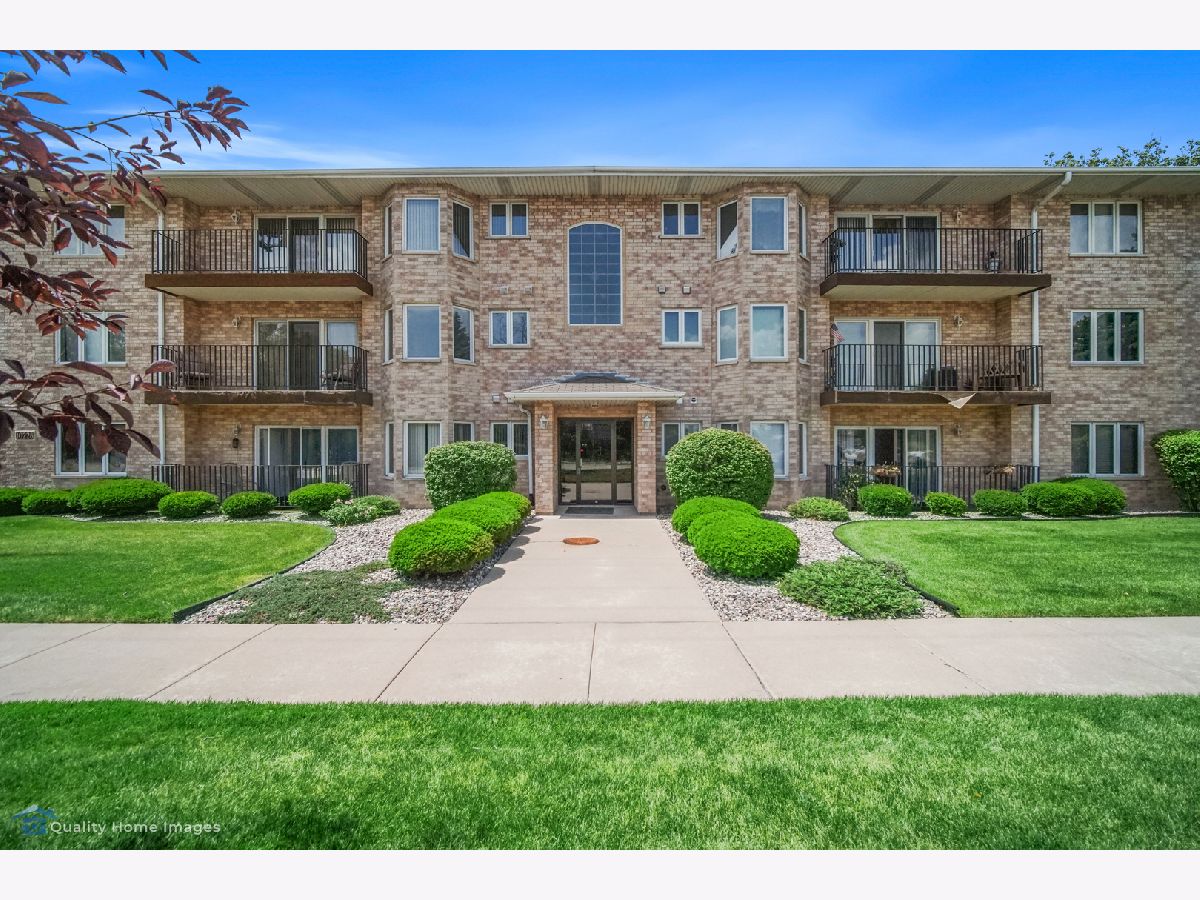 Condominiums Sold Timber Falls Chicago Ridge Illinois, 10228 Southwest