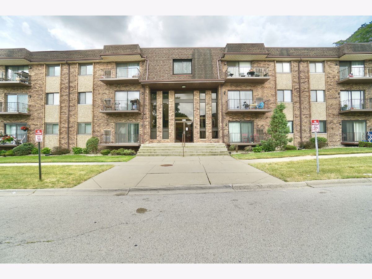 Condominiums Sold Berkshire Hickory Hills Illinois, 8901 Roberts
