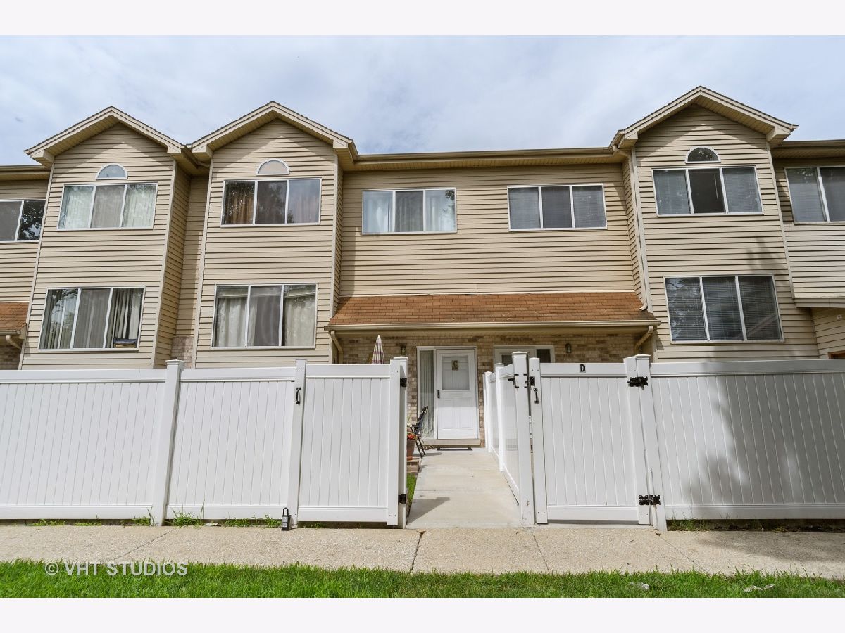 Townhomes & Condos Sold Fox Chase Aurora Illinois, 302 Park Ridge