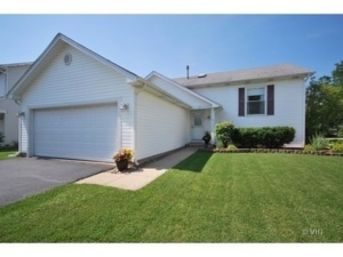 Townhomes & Condos & Homes Rented Streamwood Green Streamwood Illinois, 145 Azalea