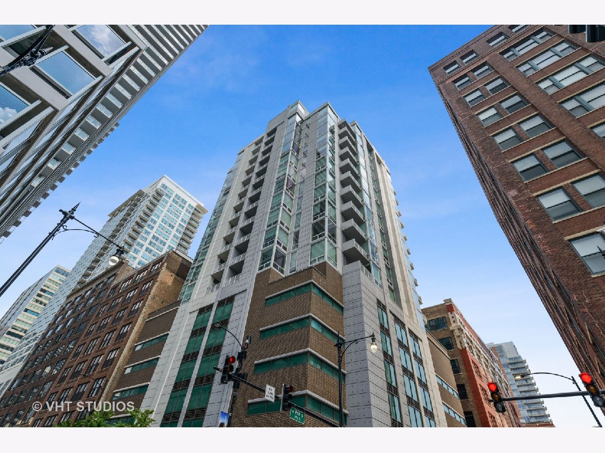 Condominiums Sold Printers Corner Chicago Illinois, 170 Polk