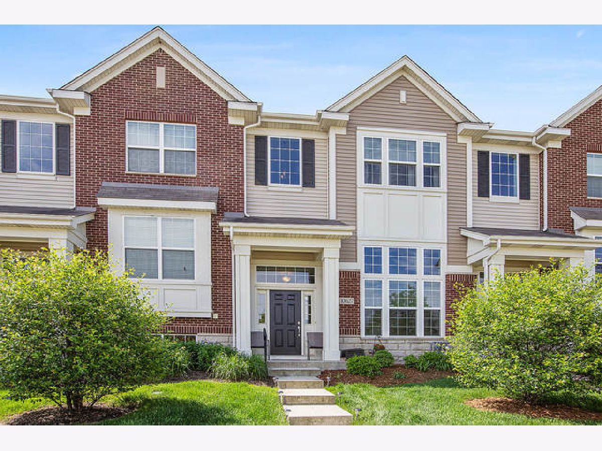 Townhomes Rented Sheffield Square Orland Park Illinois, 10627 153rd