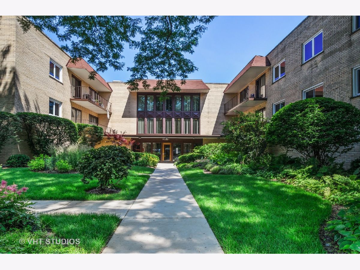 Condominiums Sold Devonshire Terrace Skokie Illinois, 9801 Gross Point