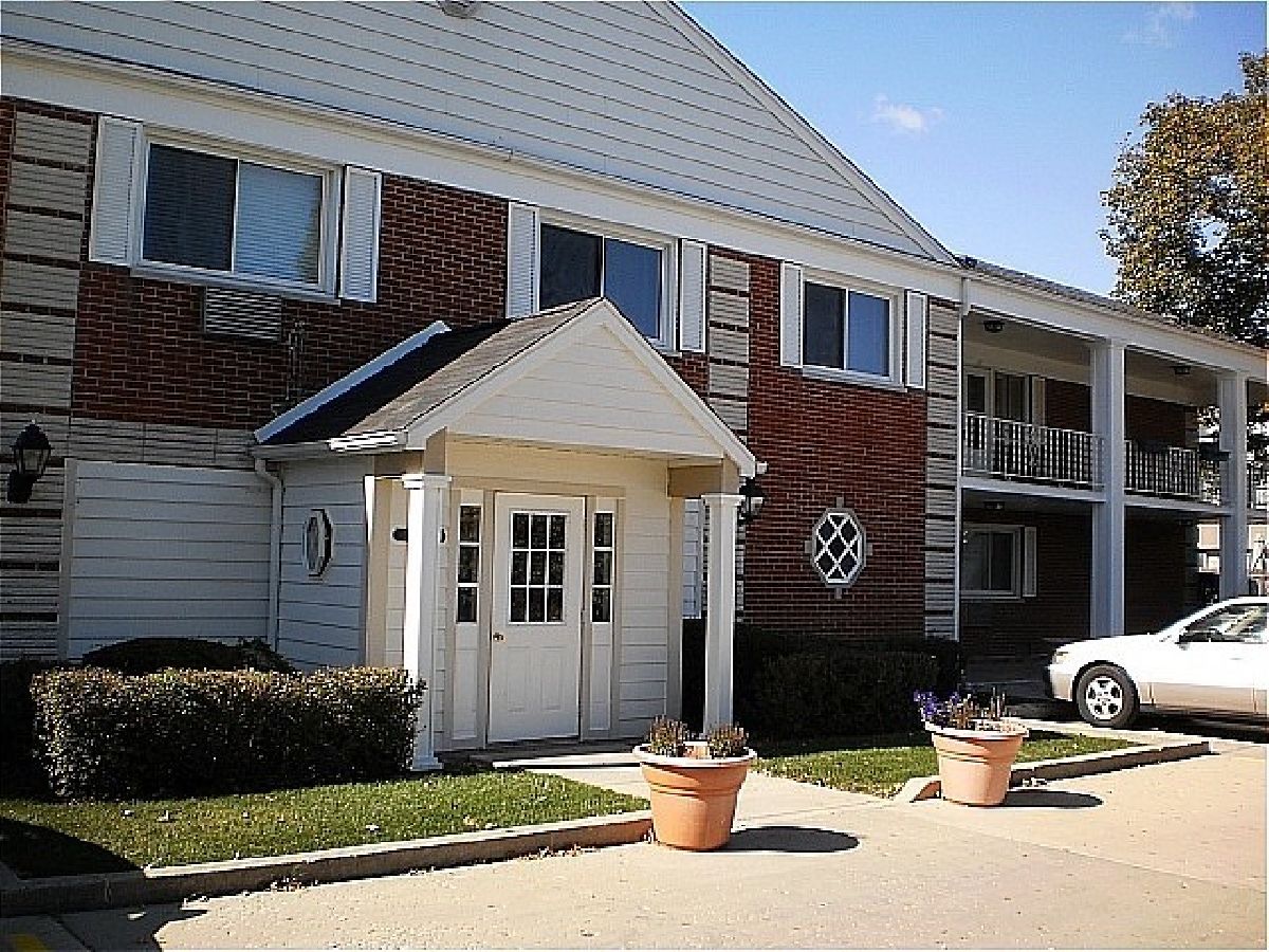 Condominiums Rented Churchview Glenview Illinois, 1719 Grove