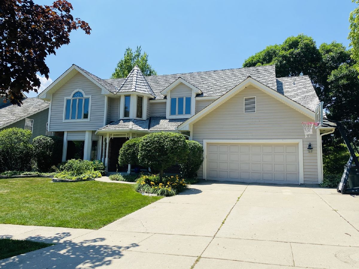 Homes Rented Interlaken Ridge Libertyville Illinois, 1131 Kristin