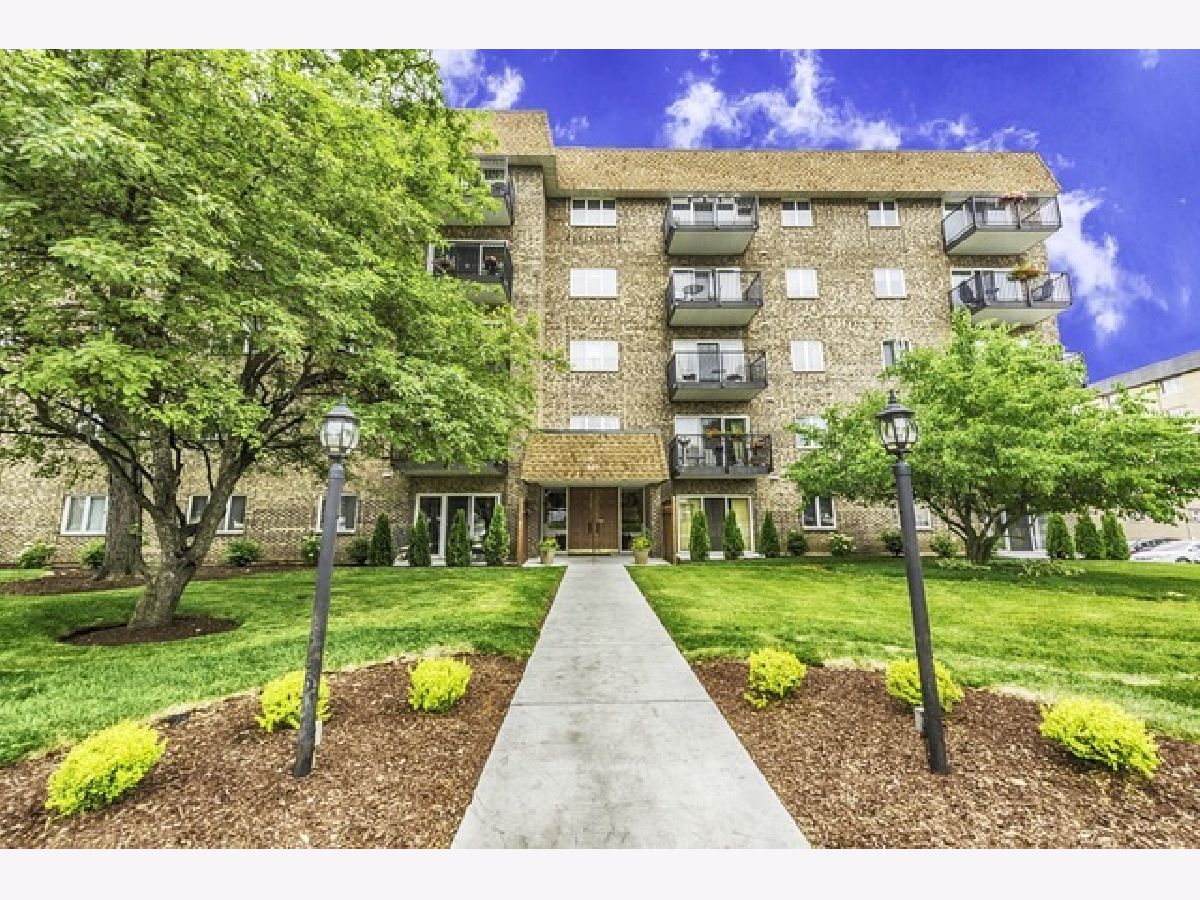 Condominiums Rented Maple Way Condominums Downers Grove Illinois, 907 Curtiss
