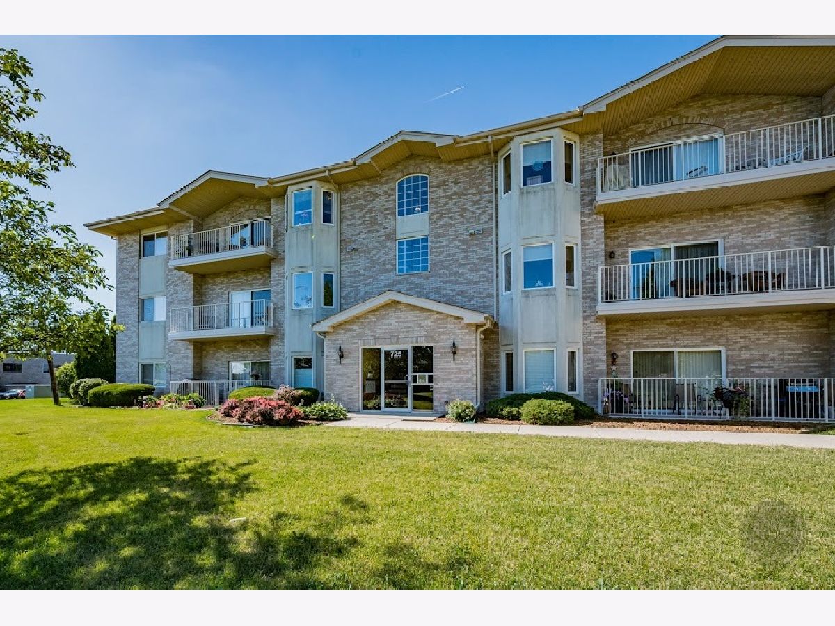 Condominiums Sold Avanti Place Addison Illinois, 725 5th