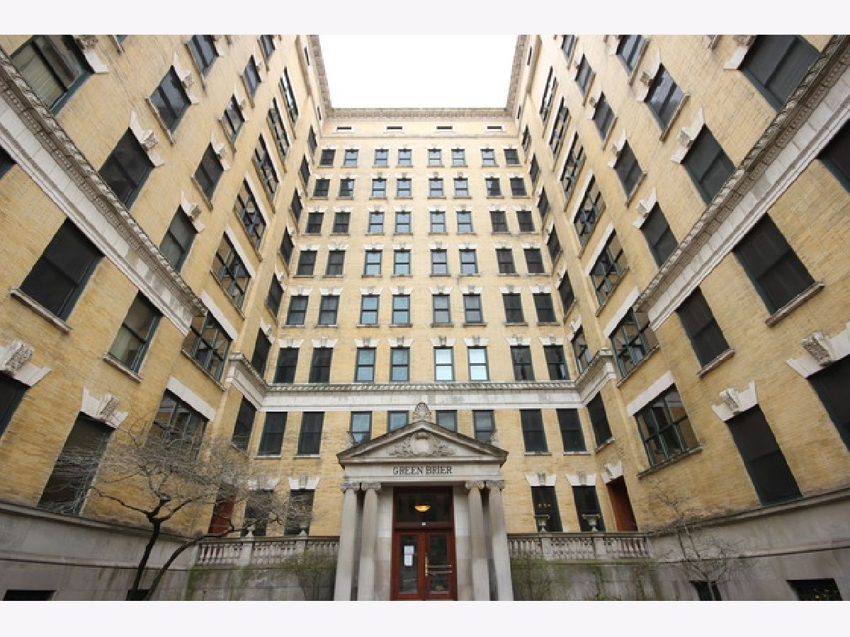 Condominiums Rented Greenbriar Chicago Illinois, 559 Surf