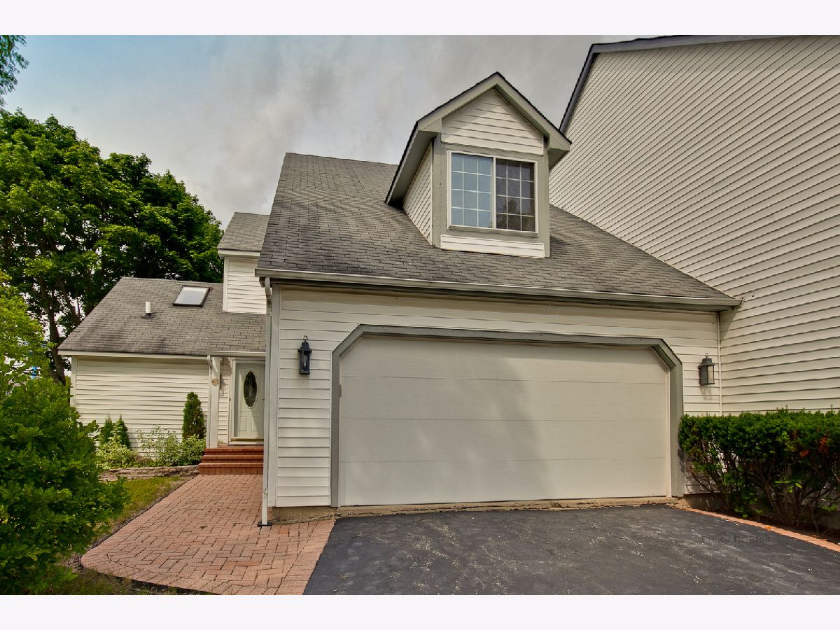 Homes & Condos & Townhomes Rented Stoneybrook Gurnee Illinois, 647 Wilbur