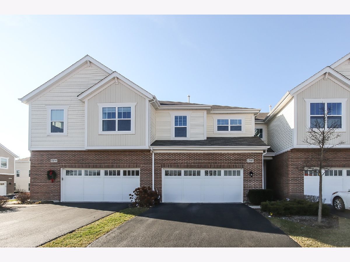 Townhomes Rented Lexington Hills Palatine Illinois, 2340 Brett