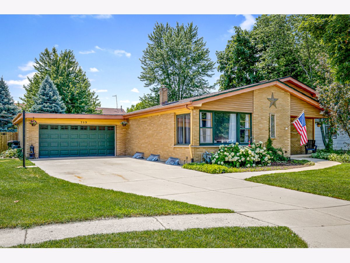 Homes Sold Lexington Highlands South Elgin Illinois, 709 Cambridge