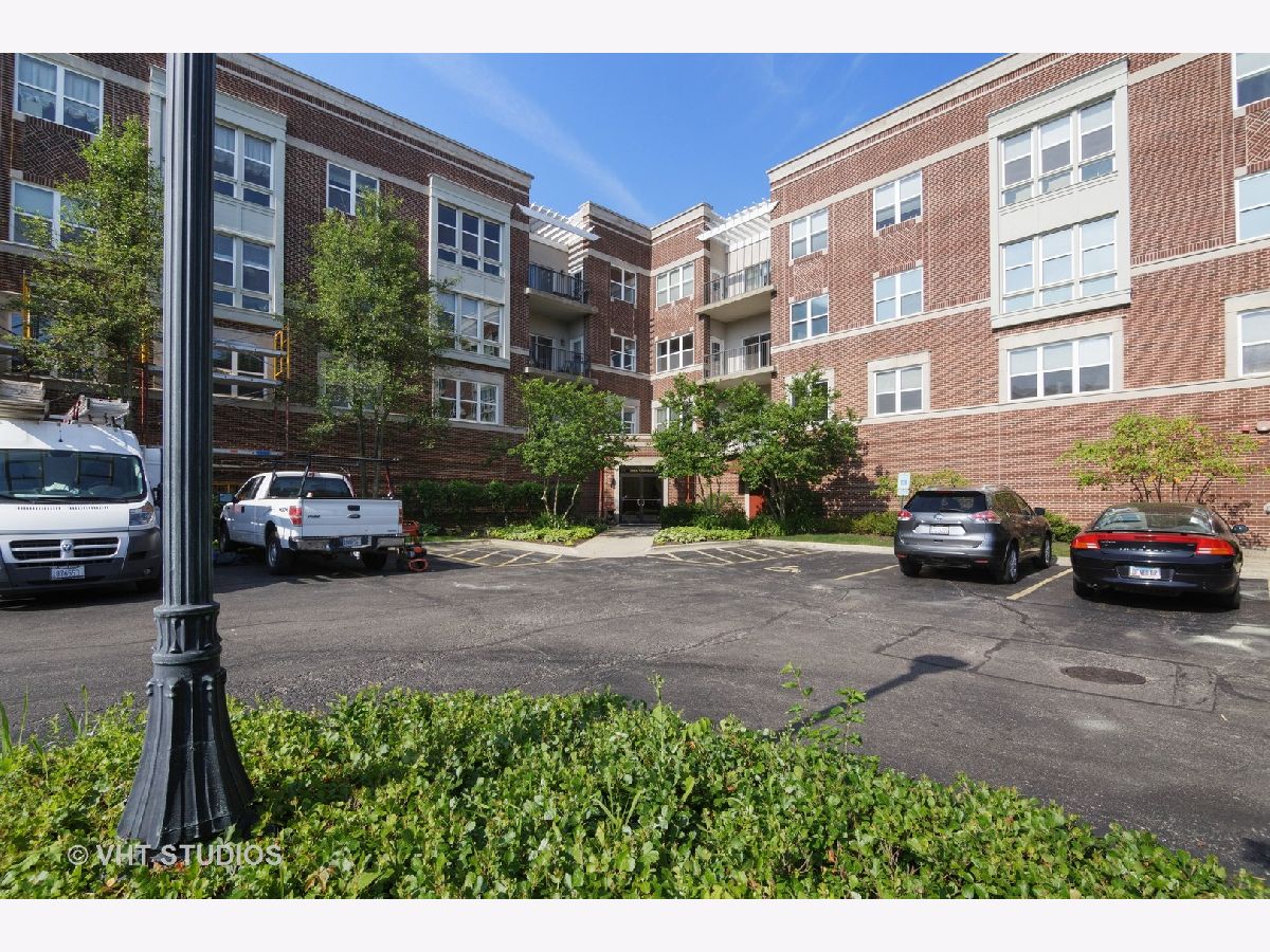 Condominiums & Homes Sold Heritage Place Libertyville Illinois, 300 Church
