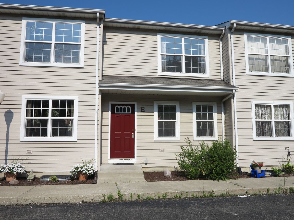 Townhomes Rented Castlebrook Townhomes Wauconda Illinois, 667 Liberty