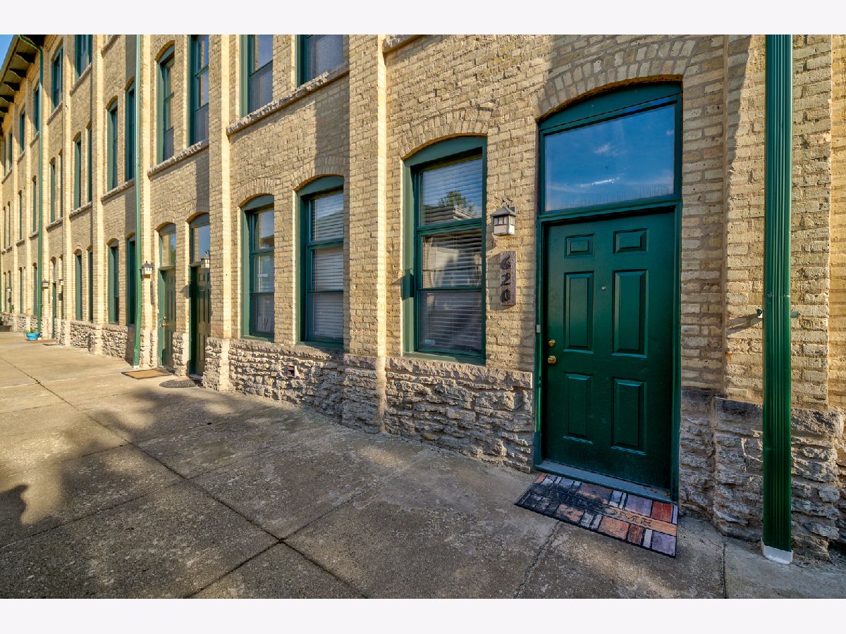 Townhomes Rented Shoe Factory Lofts Elgin Illinois, 620 Congdon