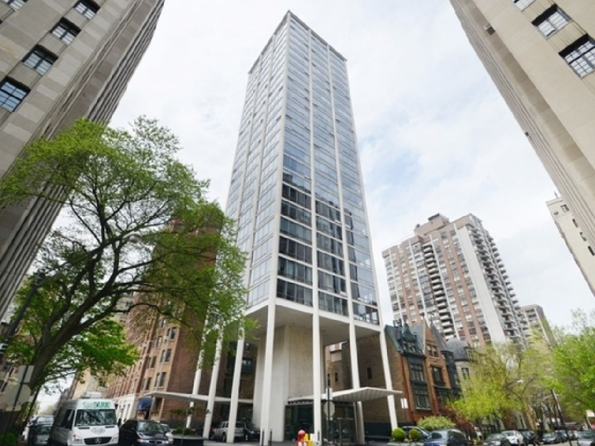 Condominiums Rented Astor Tower Chicago Illinois, 1300 Astor