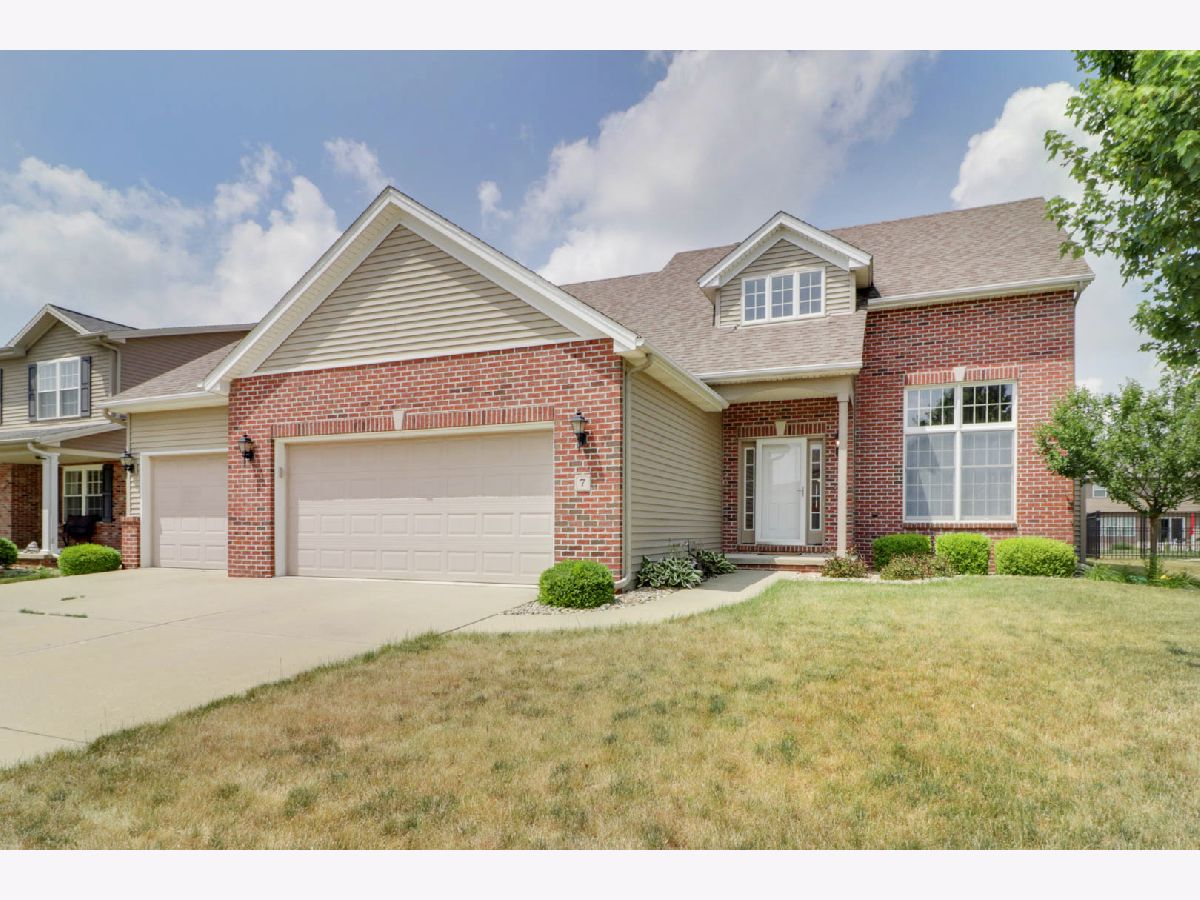 Homes & Condos & Townhomes Sold Gaelic Place West Bloomington Illinois, 7 Shaunessey