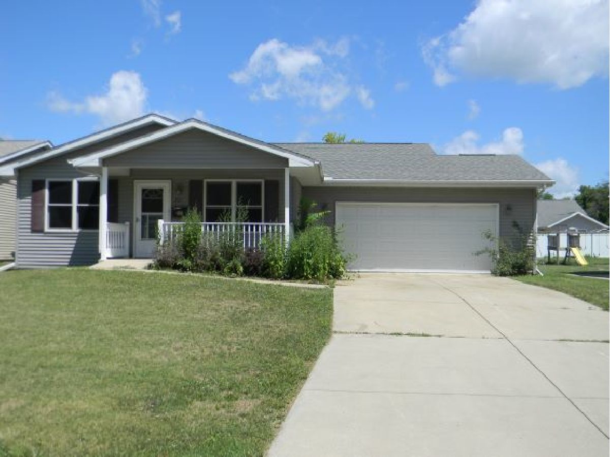 Homes Sold Not In Subdivision Pontiac Illinois, 223 Timber