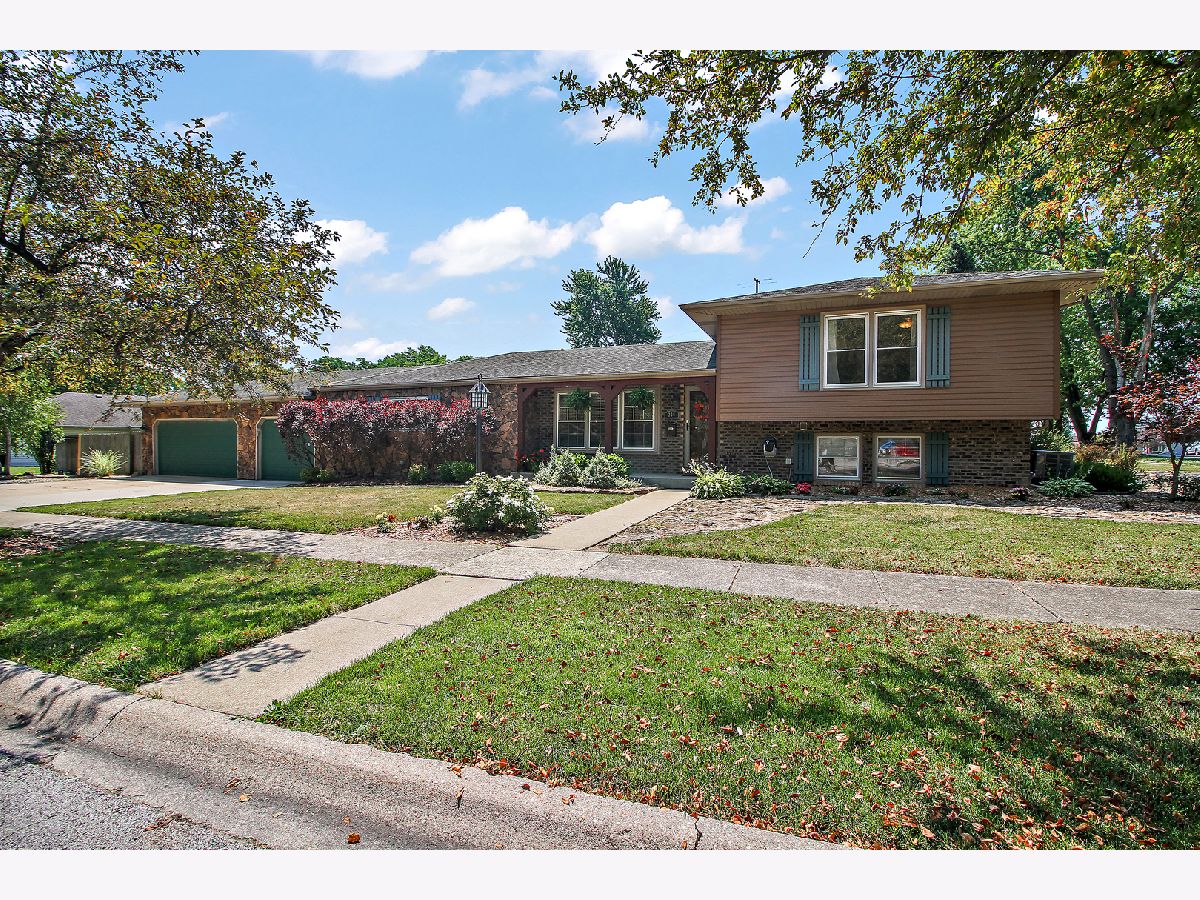 Homes & Townhomes Sold Village Meadows Bourbonnais Illinois, 206 Meadows Road South
