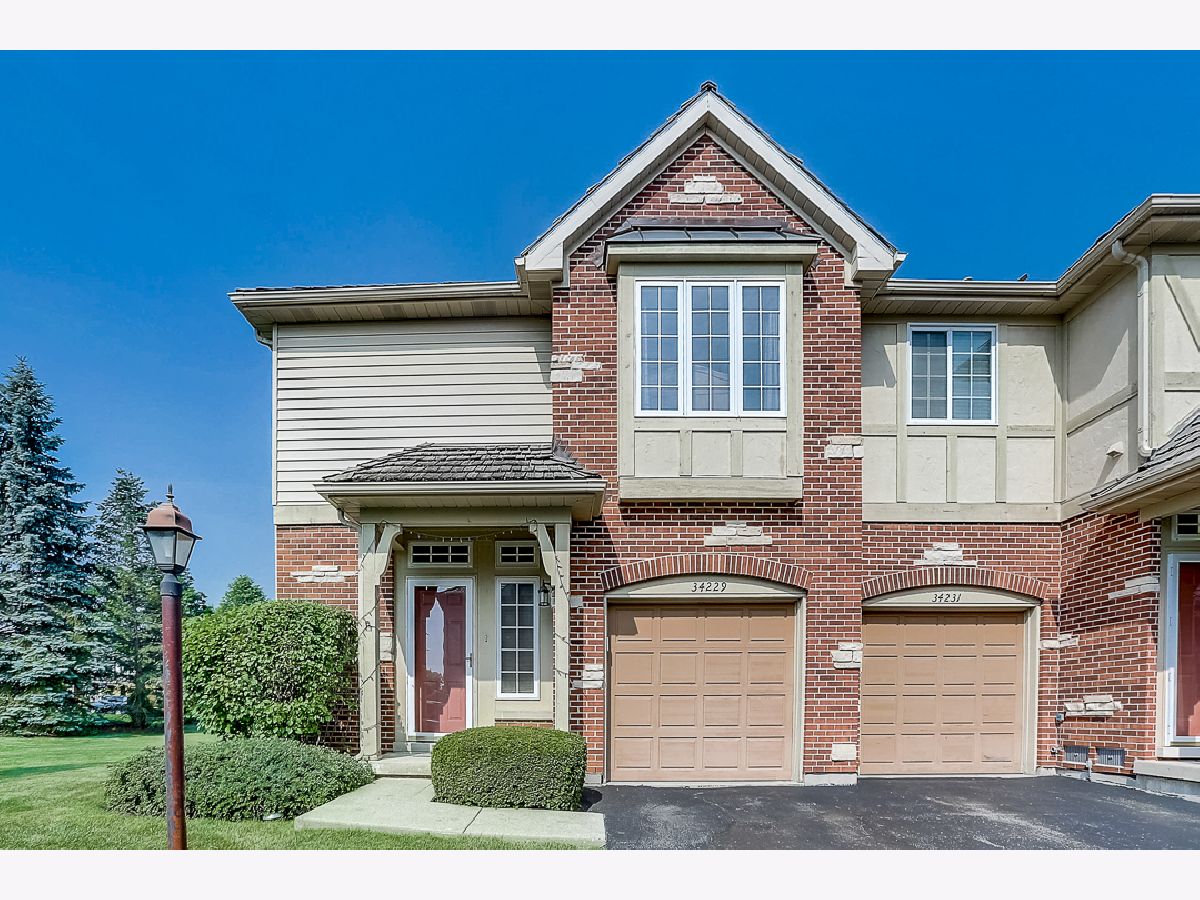 Townhomes Sold Pickwick Commons Gurnee Illinois, 34229 Homestead