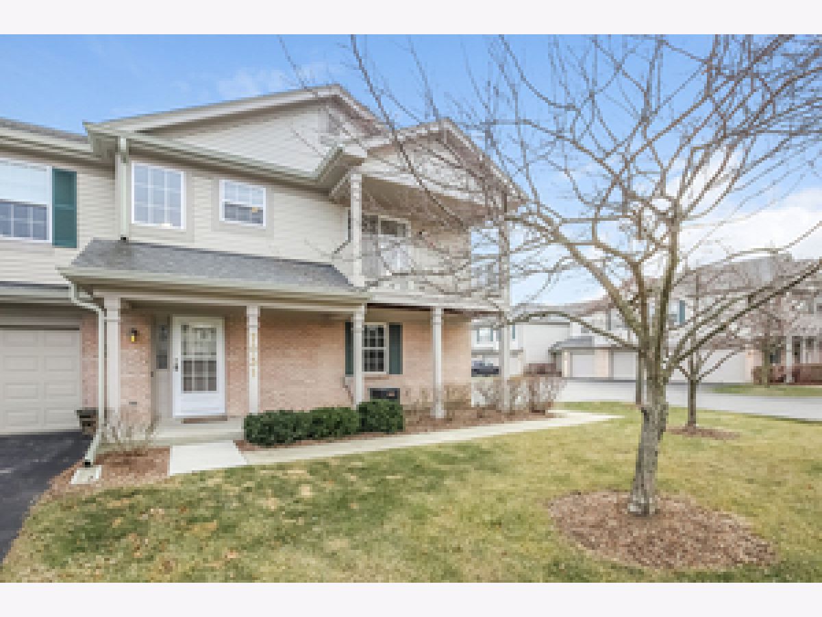 Townhomes & Condos & Homes Rented Stonebrook Gurnee Illinois, 7031 Stratton