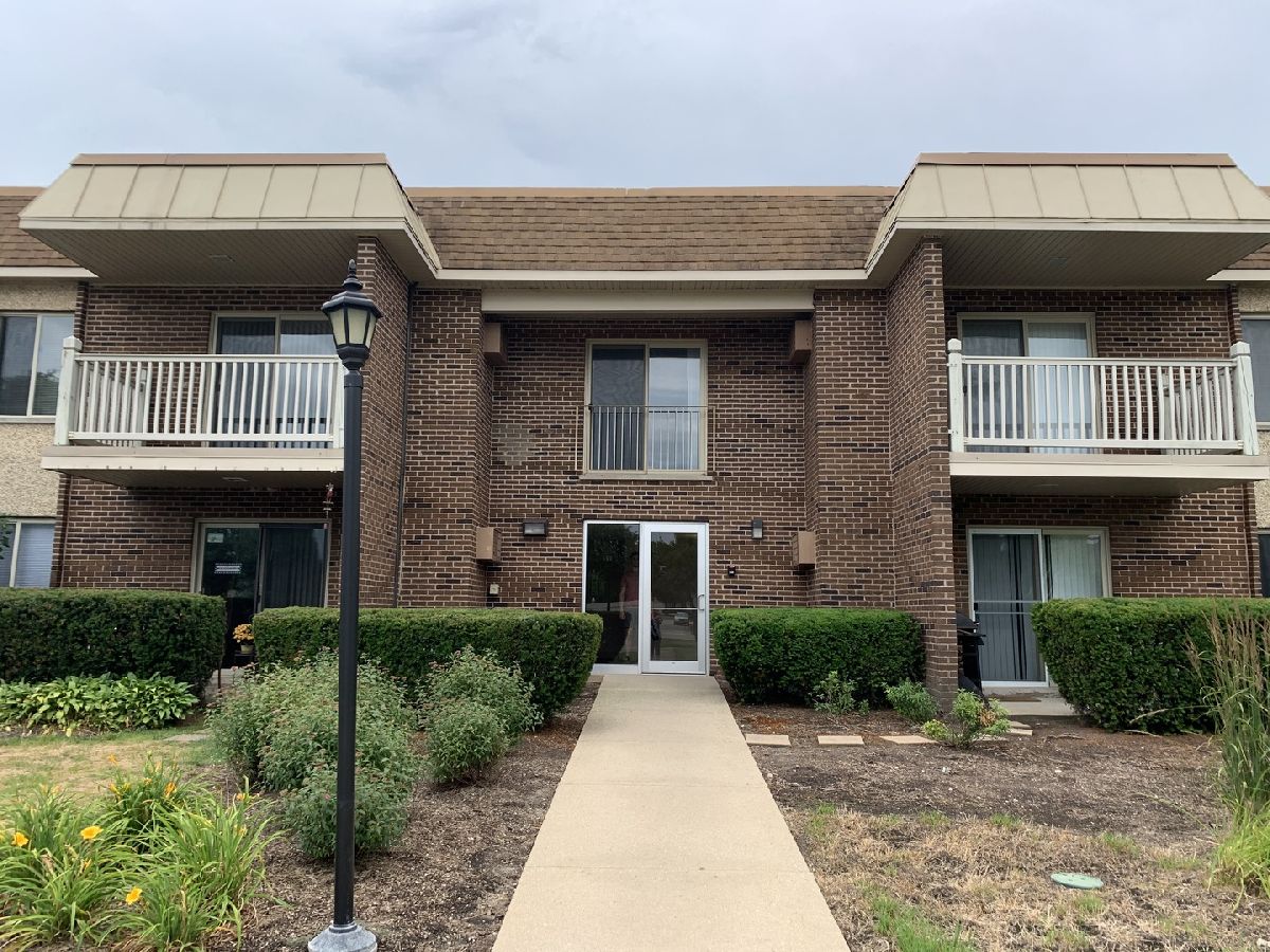 Condominiums & Homes Rented Lake Louise Palatine Illinois, 1515 Churchill