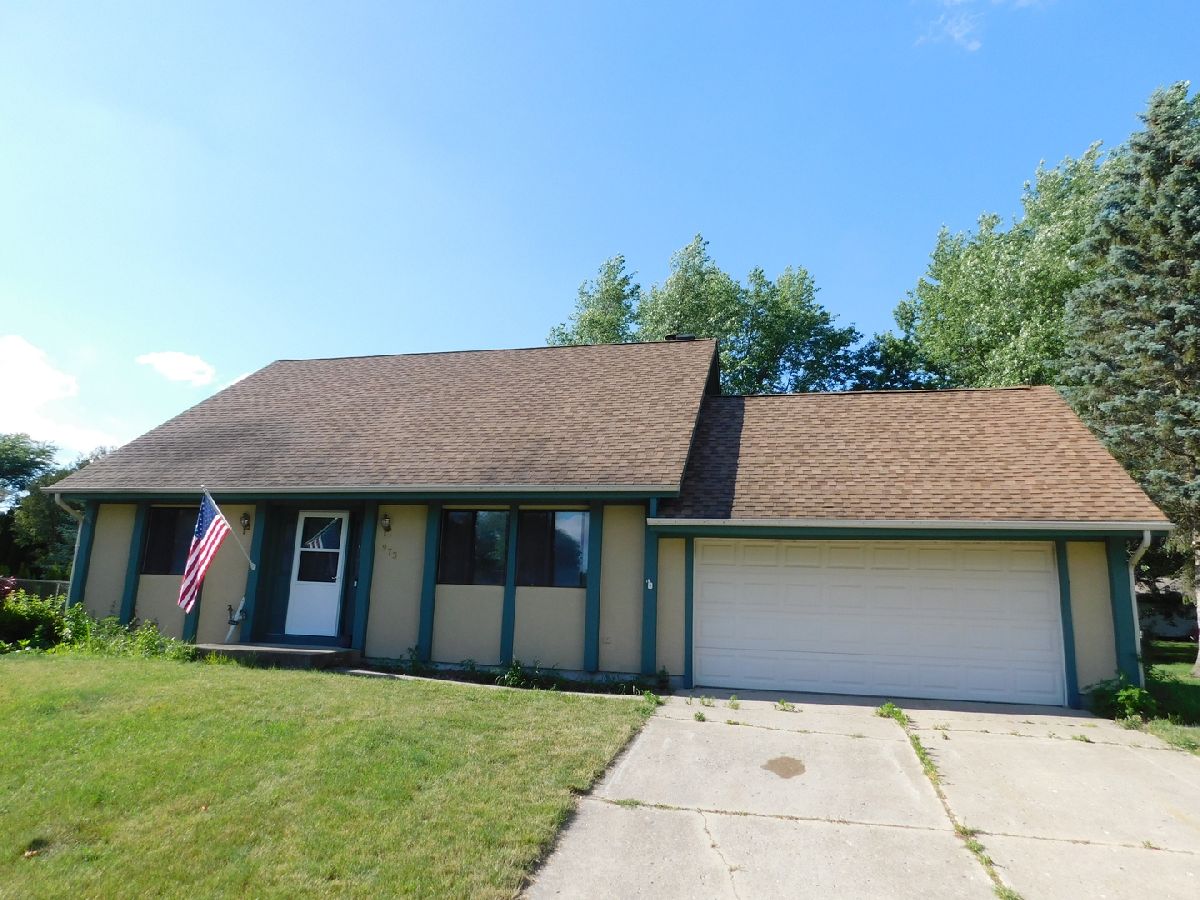 Homes & Townhomes & Condos Rented Four Colonies Crystal Lake Illinois, 973 Camelot