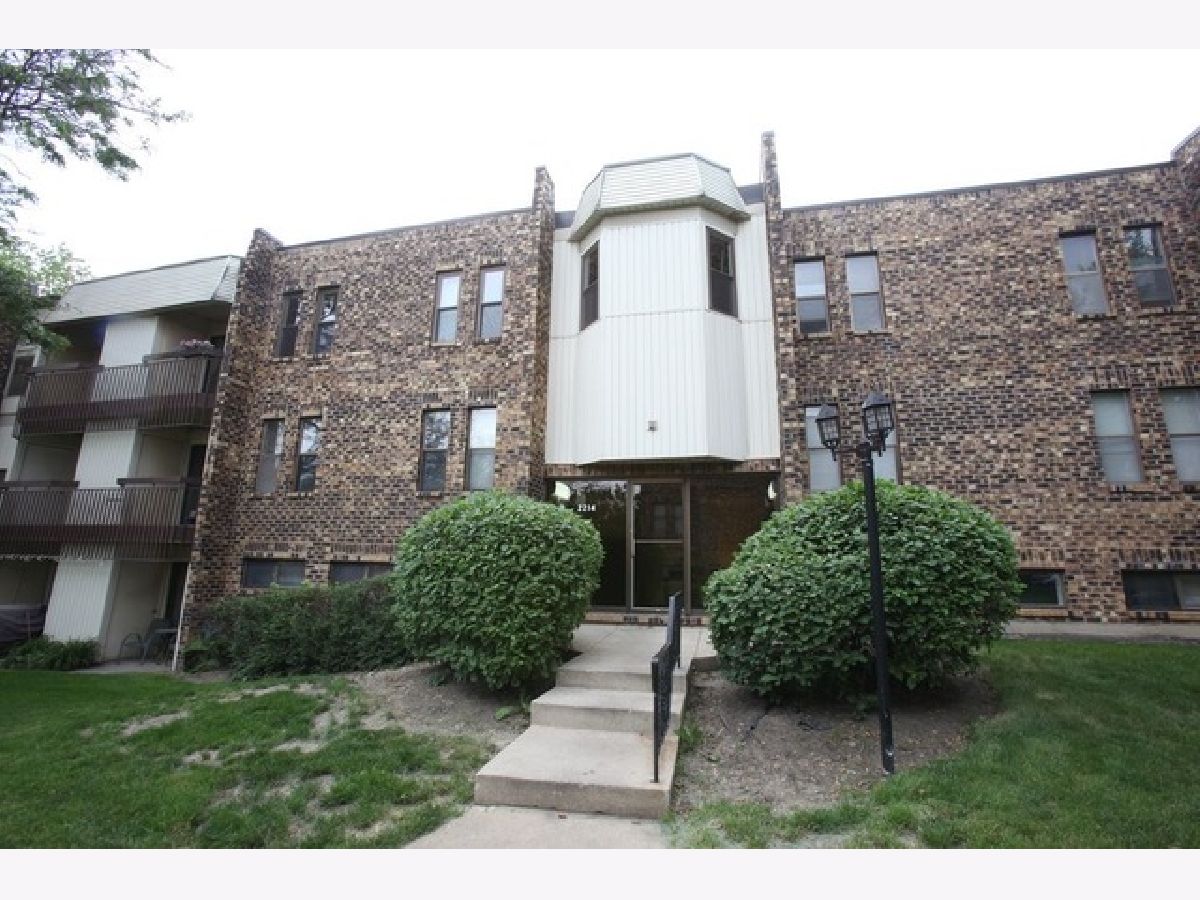 Condos & Townhomes Rented Woodridge Club Woodridge Illinois, 2214 Country Club