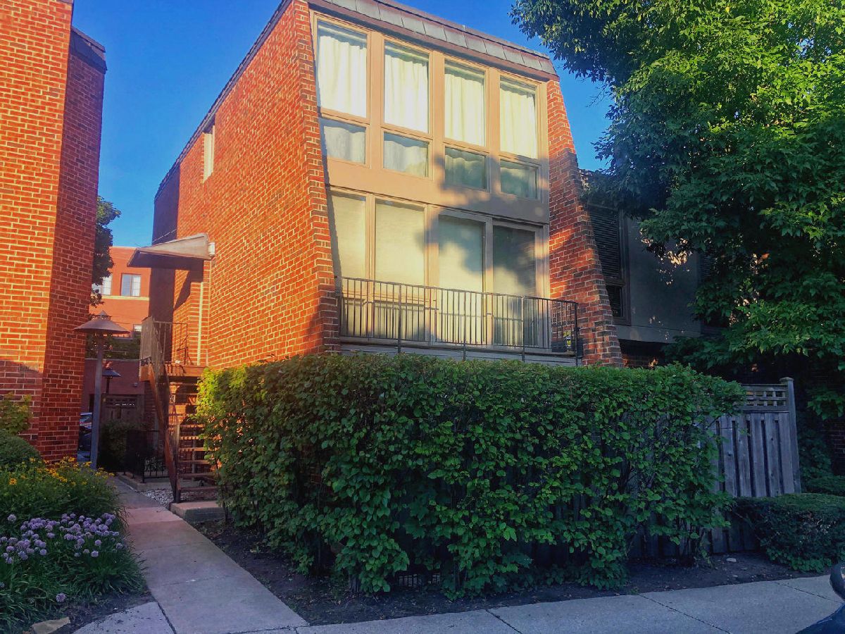 Condominiums Sold Walpole Point Chicago Illinois, 2039 Larrabee