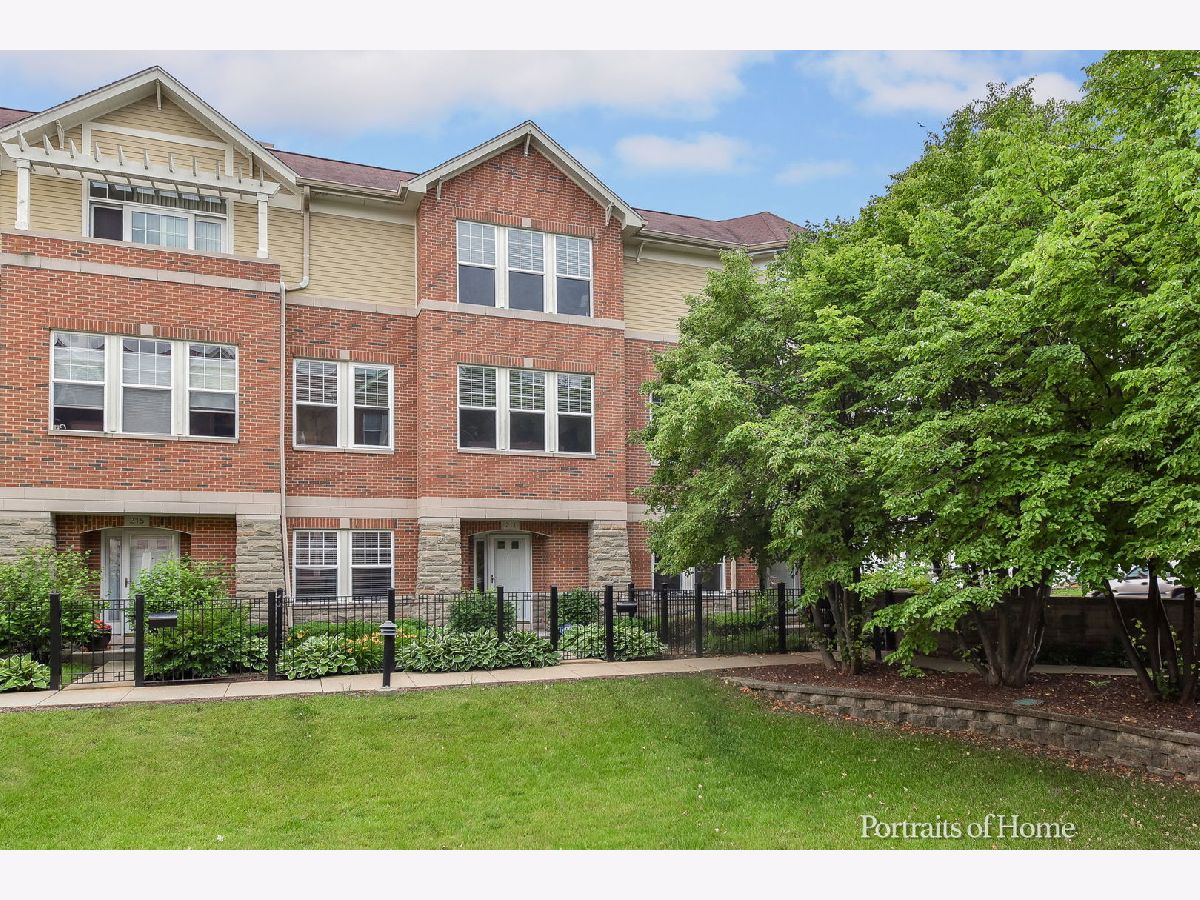 Townhomes Sold Wesley Square Wheaton Illinois, 211 West