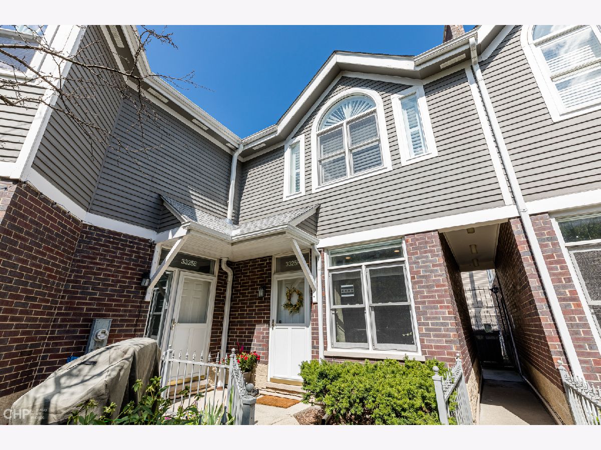 Townhomes Sold Hawthorne Court Chicago Illinois, 3325 Racine