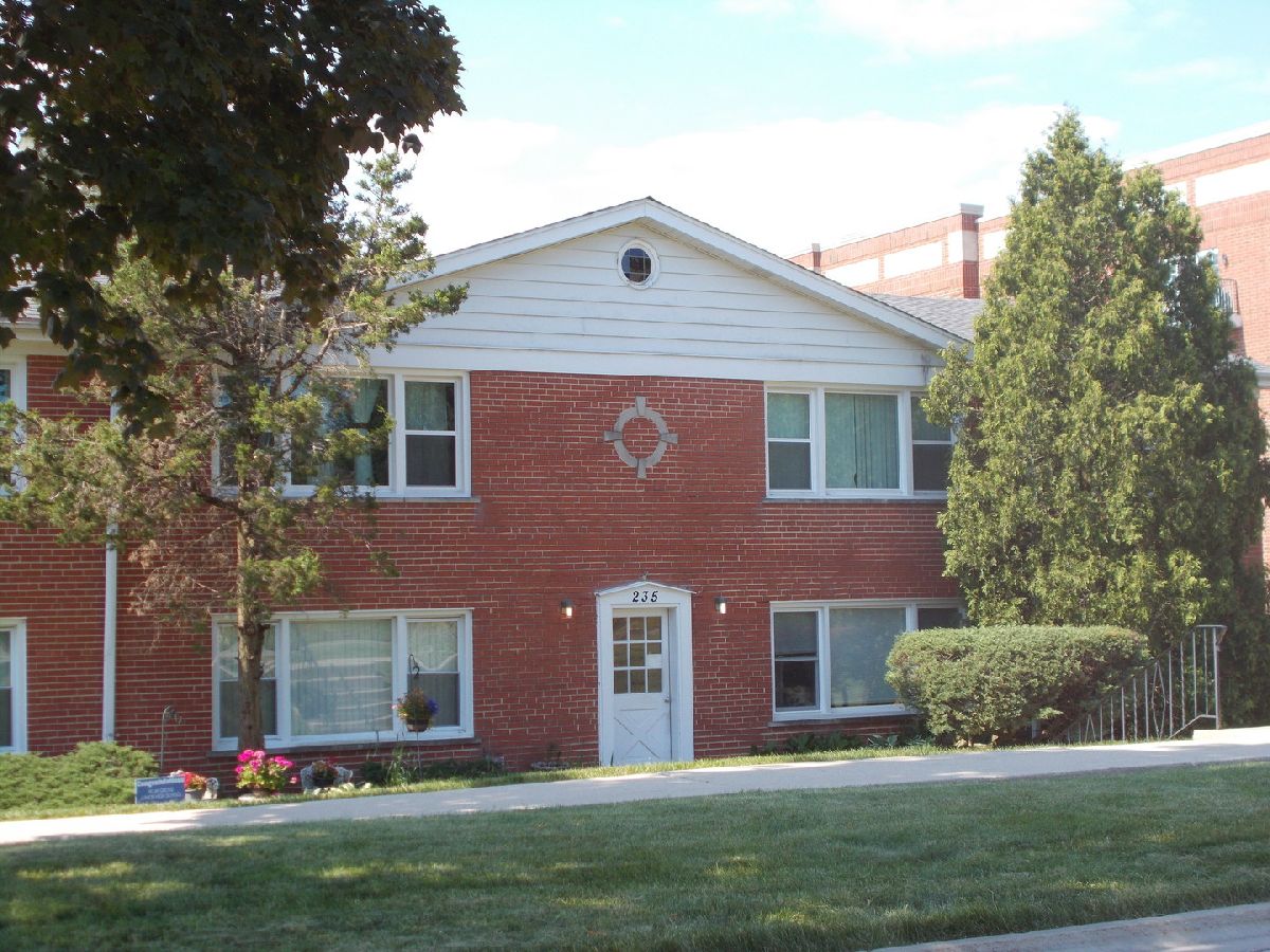 Condominiums Sold Williamsburg Palatine Illinois, 235 Johnson