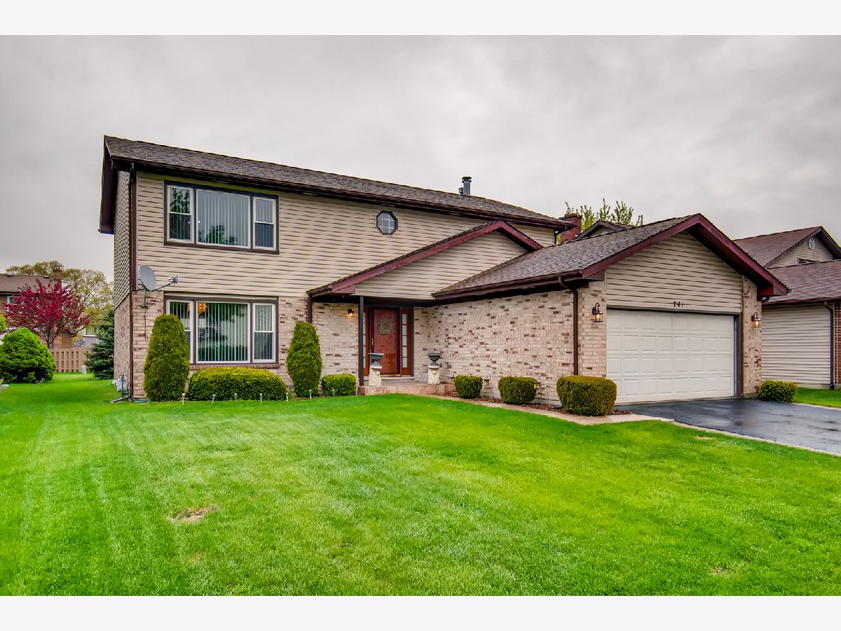 Homes Sold Eastchester Wheeling Illinois, 741 Garth