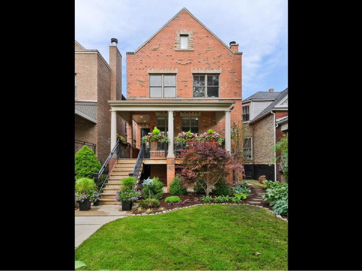 Condominiums & Homes Sold Ravenswood Square Chicago Illinois, 5044 Ravenswood