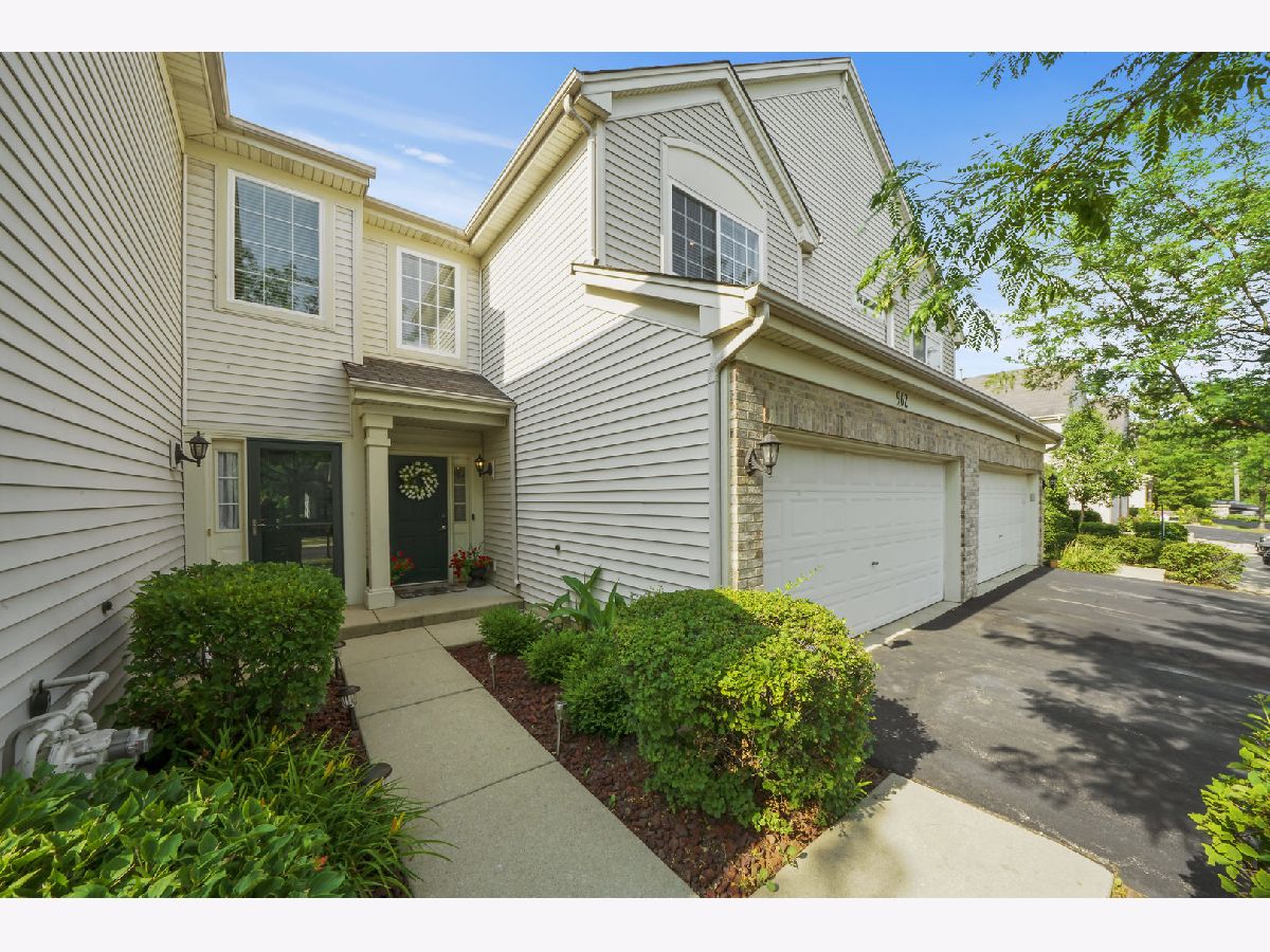 Townhomes & Condos Sold Maple Hollow Lombard Illinois, 962 Tanager