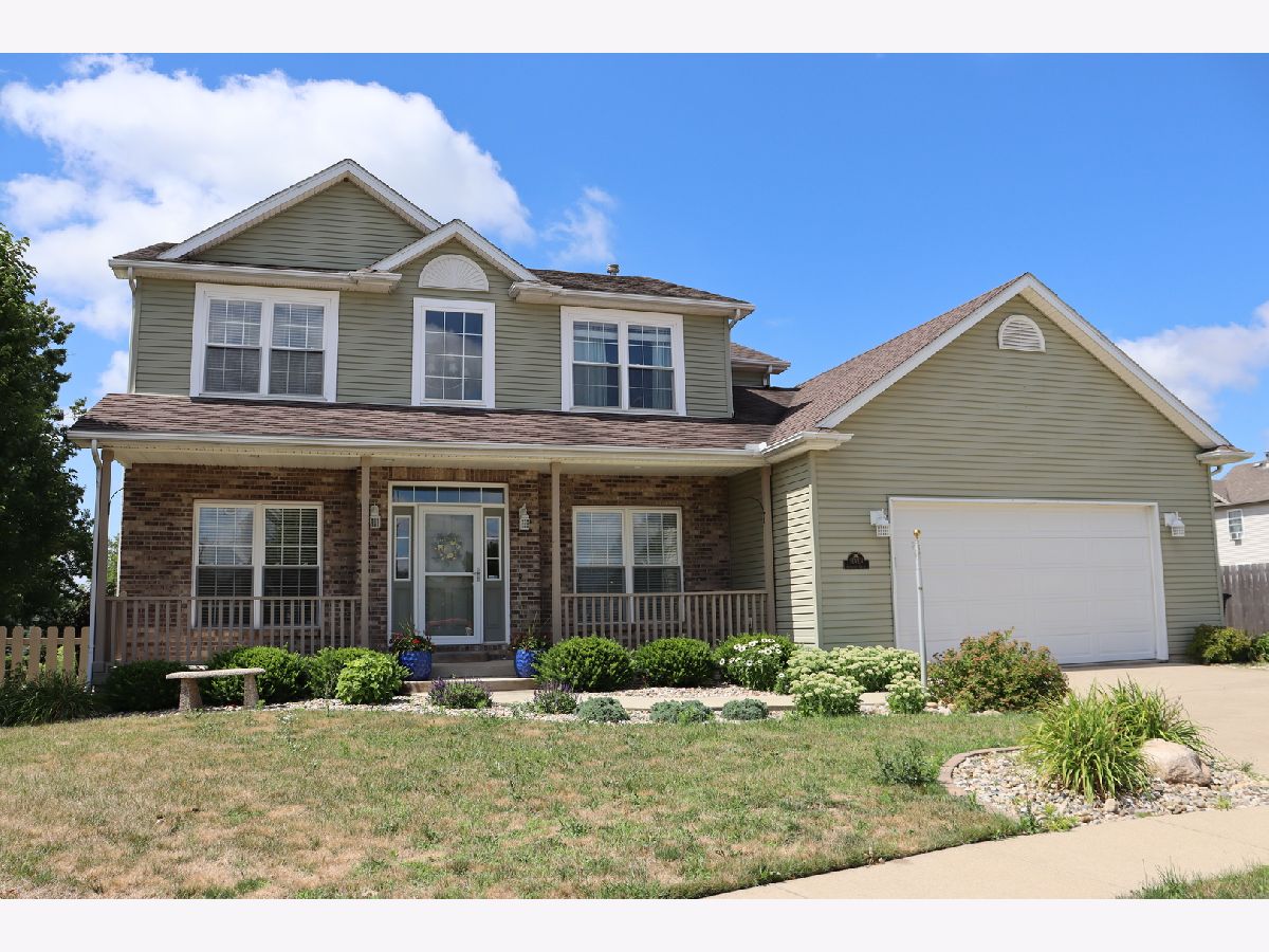 Homes & Condos & Townhomes Rented Waterford Estates Bloomington Illinois, 7 Carleton