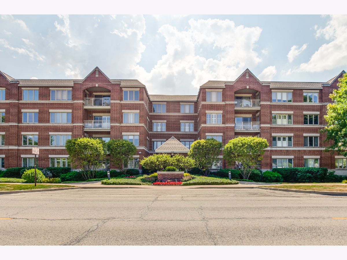 Condominiums Sold Sheridan Square Highland Park Illinois, 1660 First