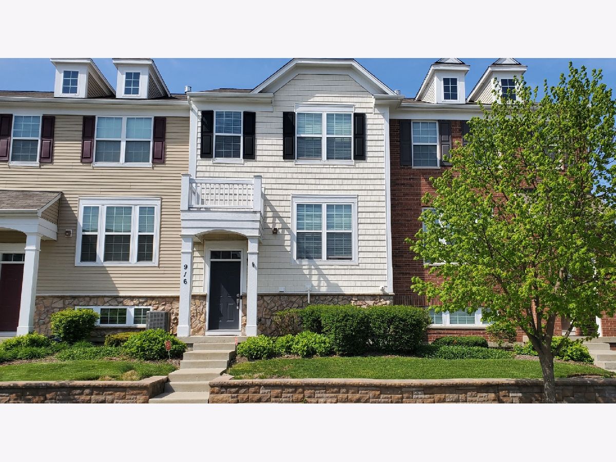 Townhomes Sold Arlington Crossings Arlington Heights Illinois, 916 Wing
