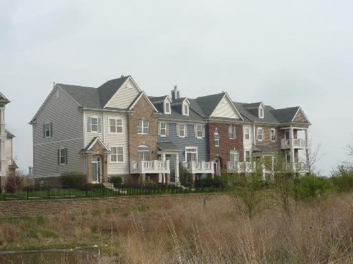 Townhomes & Condos Rented Fountains At Town Center Carol Stream Illinois, 1089 Bartholdi