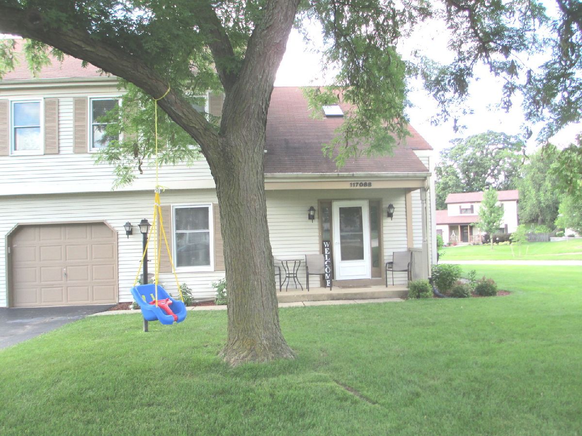 Townhomes & Condos & Homes Sold Woodcreek Huntley Illinois, 11708 Pine Way